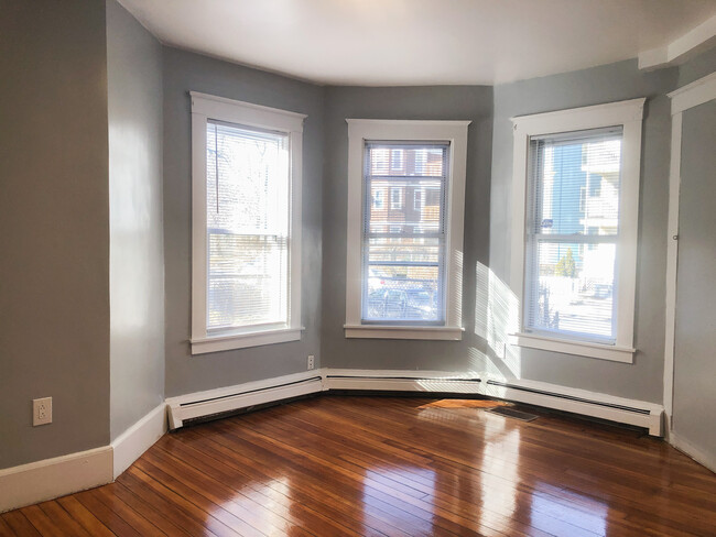 Building Photo - 40 Kingsdale St