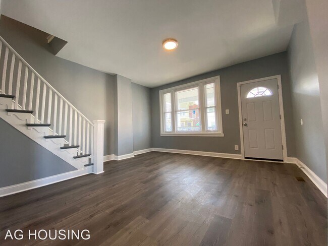 Building Photo - 3 br, 1.5 bath House - 5755 Addison Street