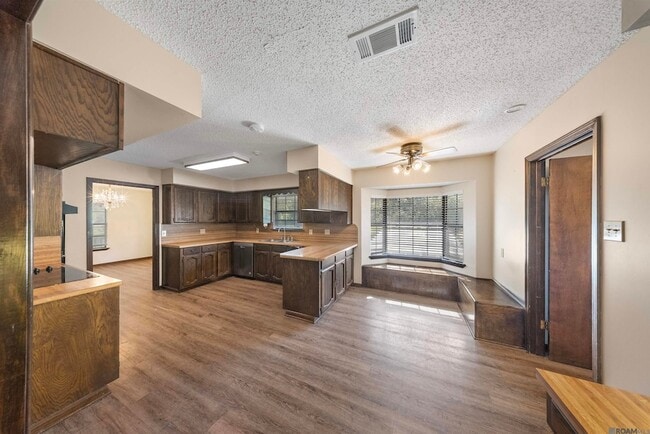 Foto del edificio - 9655 Sullivan Rd