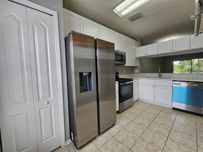 Foto del edificio - 2456 Lake Woodberry Cir