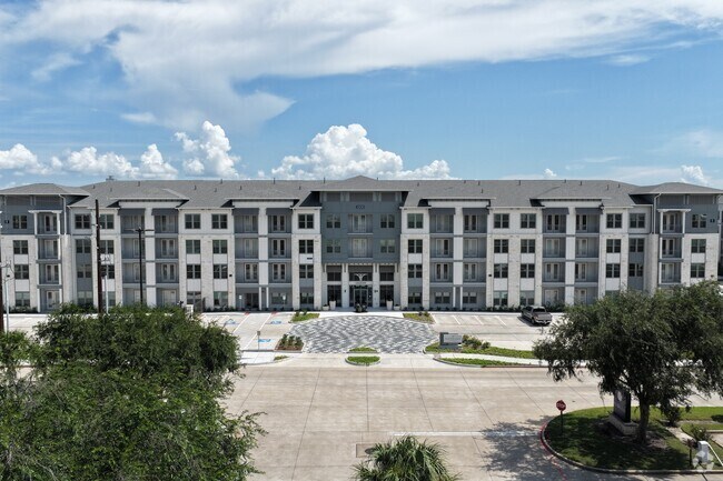 Building Photo - Waterline