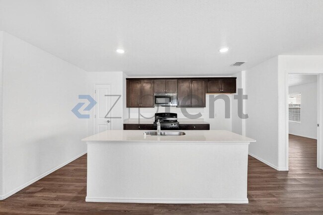 Foto del edificio - 900 Wildflower St