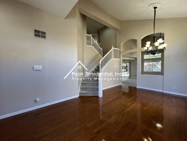 Foto del edificio - Beautiful 4bd/2.5ba Elk Grove Home with 2 ...