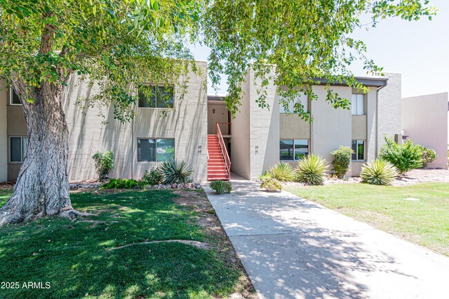 Foto del edificio - 4201 E Camelback Rd