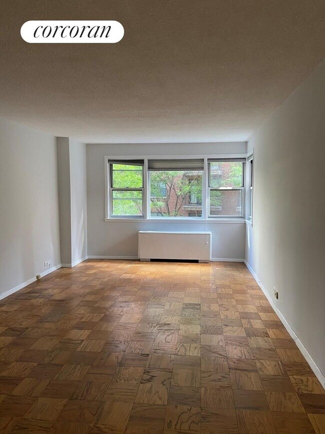 Foto del edificio - 77 E 12th St