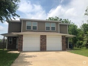 Building Photo - 6200 SW Chickadee St