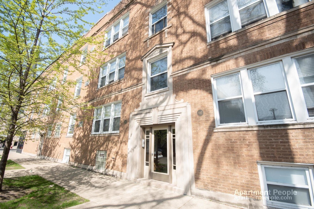 Primary Photo - 2BR Andersonville Walk-up with Balcony!