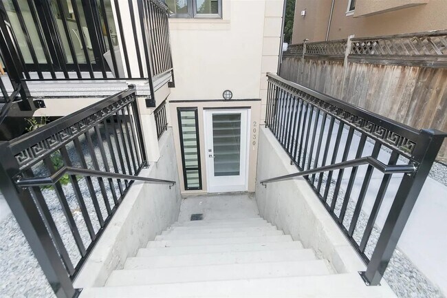 Photo du bâtiment - 2034 42nd Av W