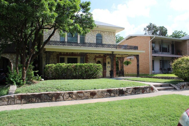 Foto del edificio - 311 E Rosewood Ave