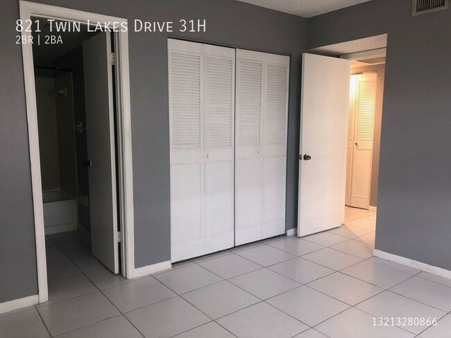 Foto del edificio - 2/2 Condo In Lakewood Village Coral Springs