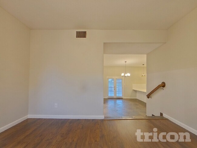 Foto del edificio - 7512 Skylake Ct