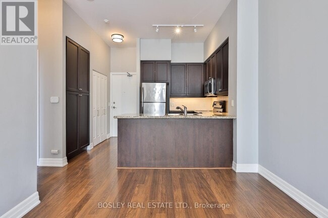 Building Photo - 500-500 St Clair Ave W