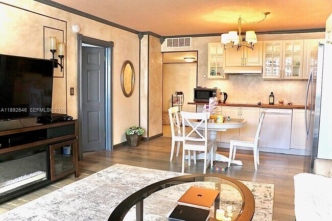 Foto del edificio - 500 Three Islands Boulevard