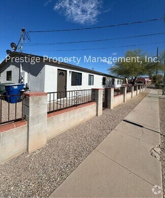 Building Photo - 500 N Melrose Ave