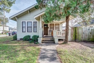 Building Photo - 115 Goldenrod St