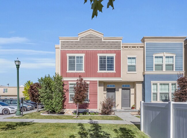 Foto del edificio - 4 Bed/2.5 Bathroom home in Woods Cross