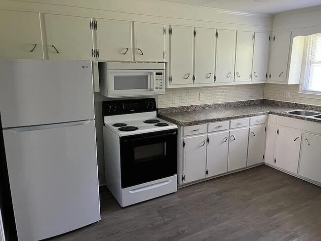 Building Photo - 1824 Holloway Cir