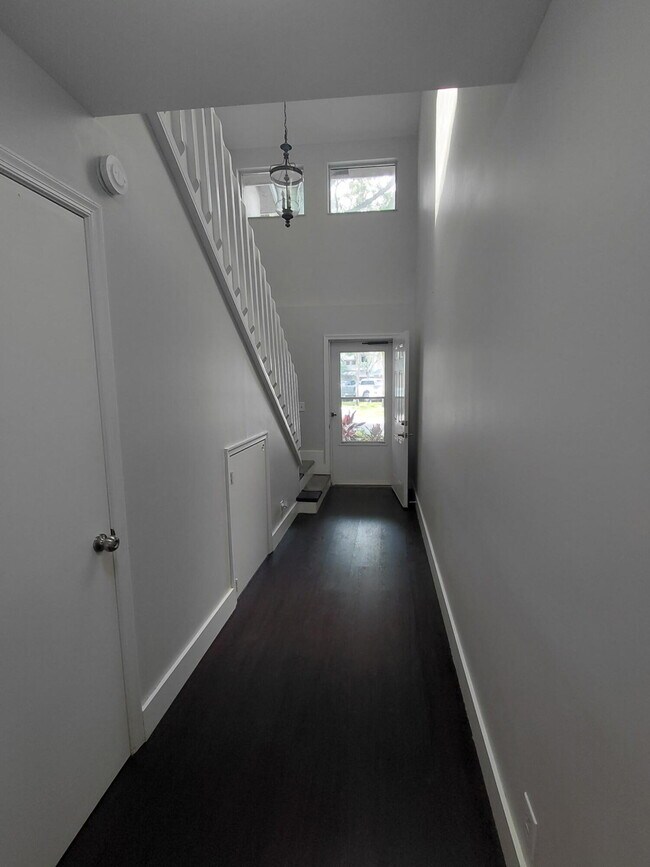 Foto del edificio - 2147 Discovery Cir W