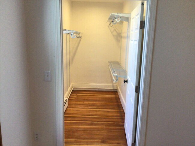 Foto del edificio - 10 1/2 Bentley St