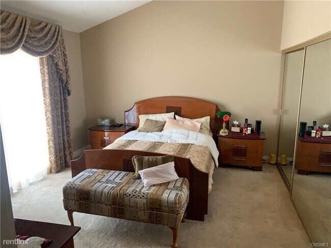 Building Photo - 3 br, 2 bath Townhome - 19519 Rinaldi St U...