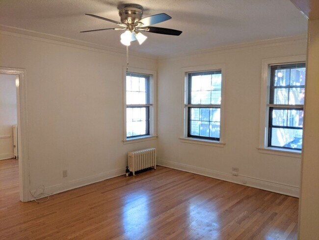 Foto del edificio - 1136 Maple Ave