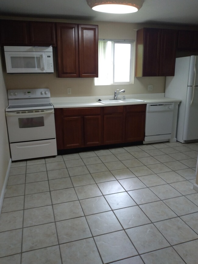 Building Photo - 211 N Greenbriar Rd