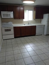 Building Photo - 211 N Greenbriar Rd