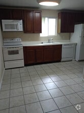 Building Photo - 211 N Greenbriar Rd