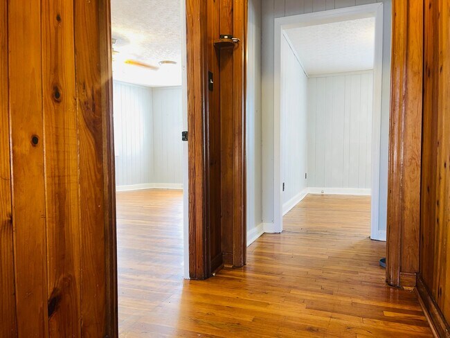 Foto del edificio - Beautiful 2 bedroom 1.5 bathroom apartment in Downtown Hogansville! Must see!