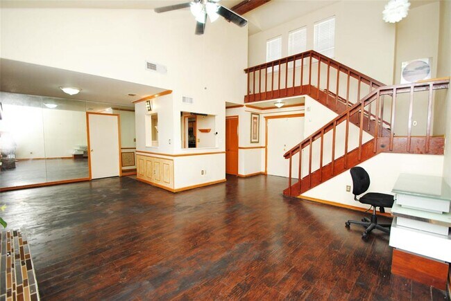 Building Photo - 11006 Holworth Dr