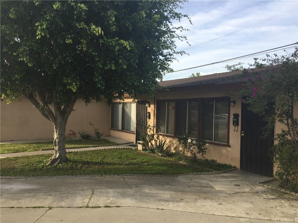 Hermoso frente - 605 E Avon Pl