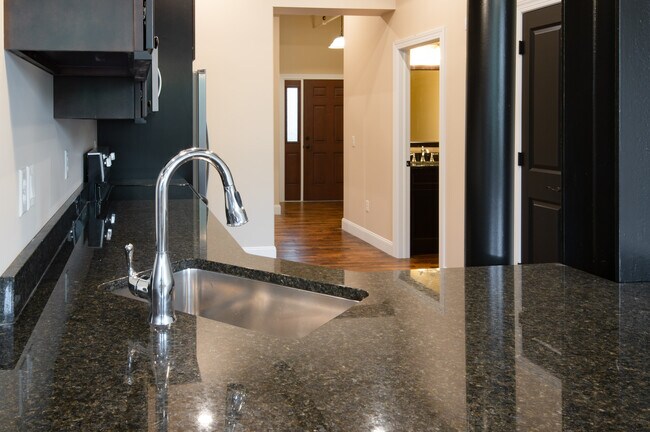 Foto del edificio - 208 W Railroad St