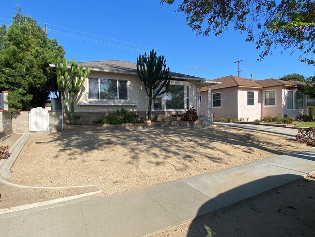 Foto del edificio - Perfect 2 Bedroom Lakewood House For Rent!