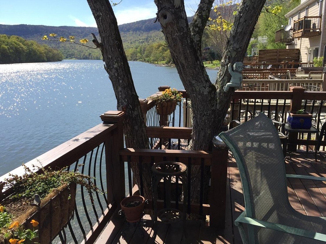 21926 River Canyon Rd, Chattanooga, TN 37405 Townhouse for Rent in