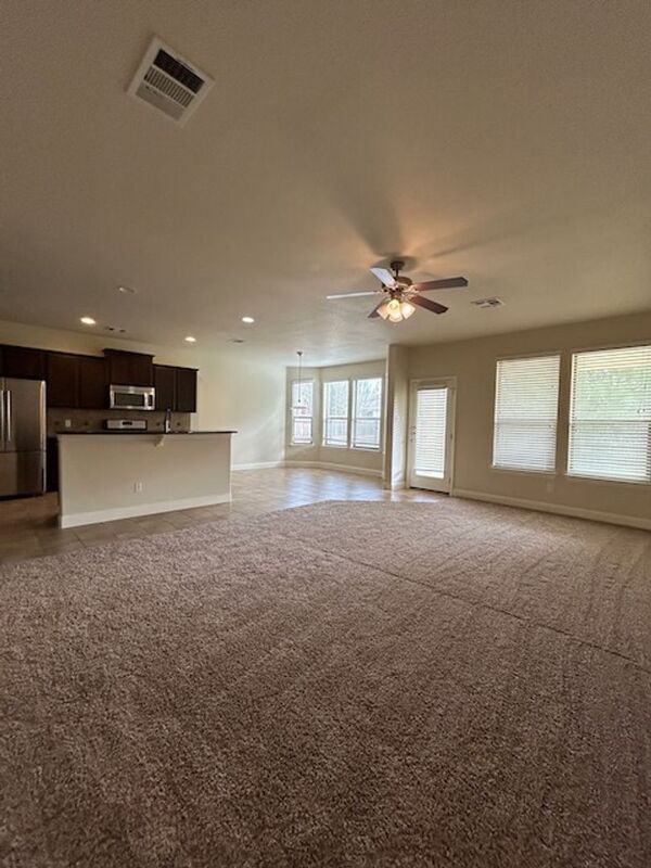 Foto del edificio - 706 Harwood Dr