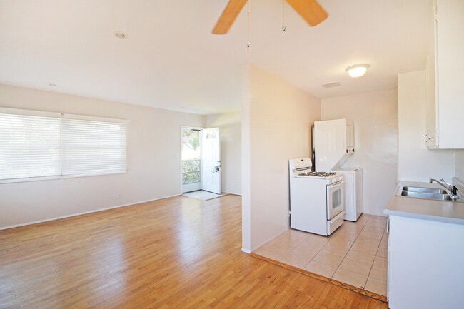 Building Photo - 1426 Manhattan Beach Blvd