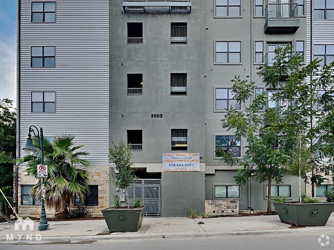 Building Photo - 2502 Leon St