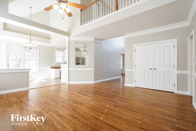 Foto del edificio - 311 Lucas Park Dr