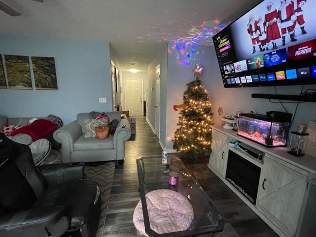 Foto del edificio - 391 Charter Ct
