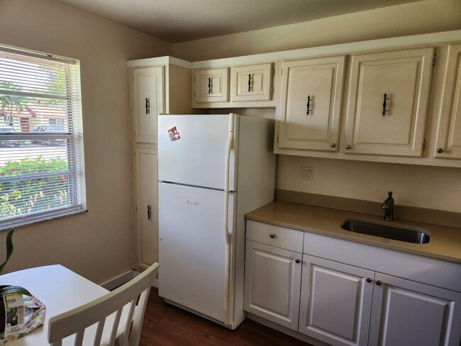 Building Photo - 150 Lake Barbara Dr