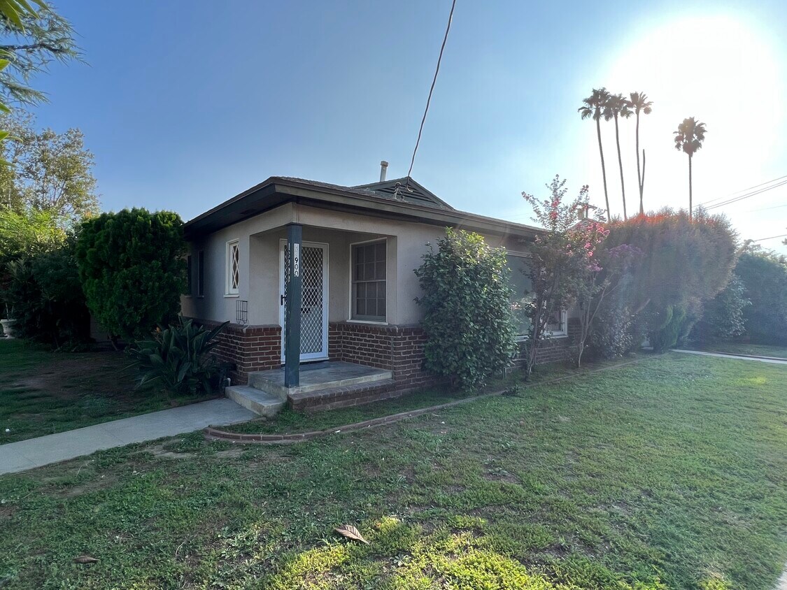 Foto principal - 13900 Burbank Blvd
