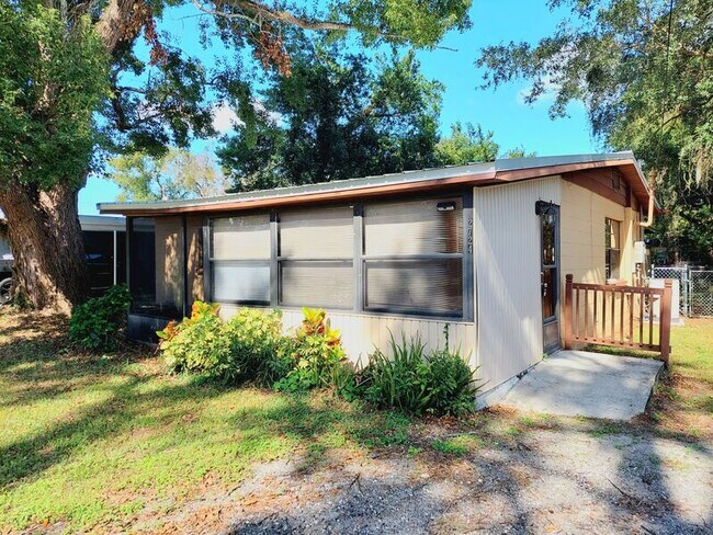 Building Photo - 2724 Mineola Dr