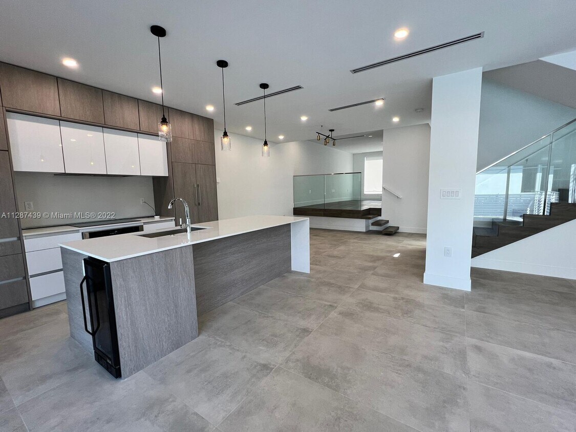 454 Fernwood Rd, Key Biscayne, FL 33149 Townhome Rentals in Key