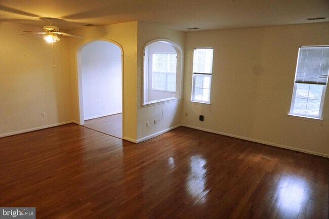 Foto del edificio - 5001 Hollington Dr