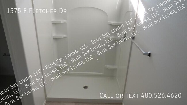 Building Photo - 1575 E Fletcher Dr
