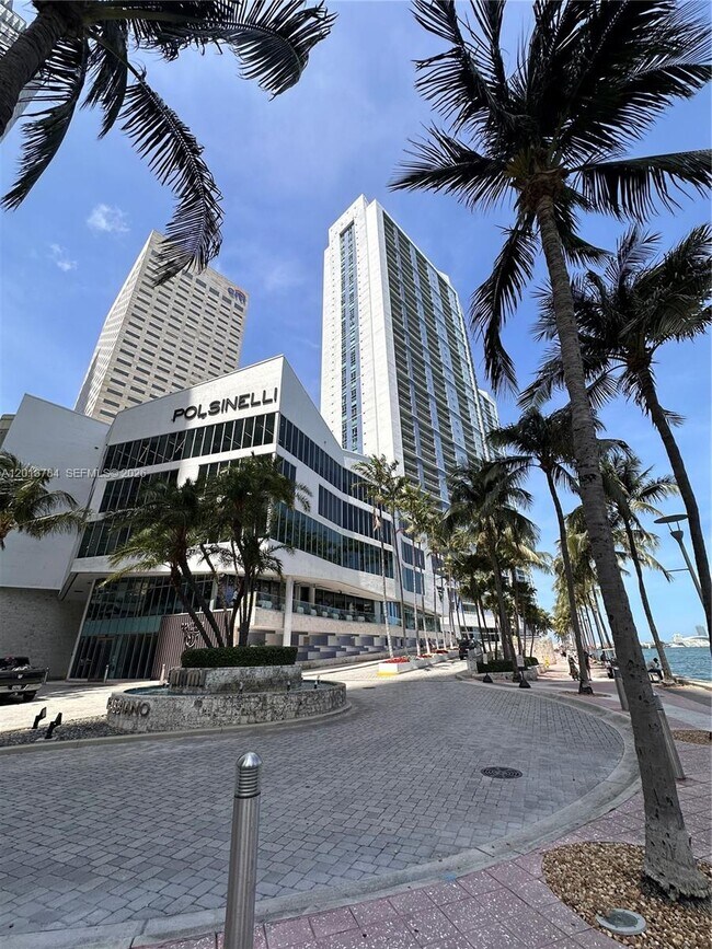 Foto del edificio - 325 S Biscayne Blvd