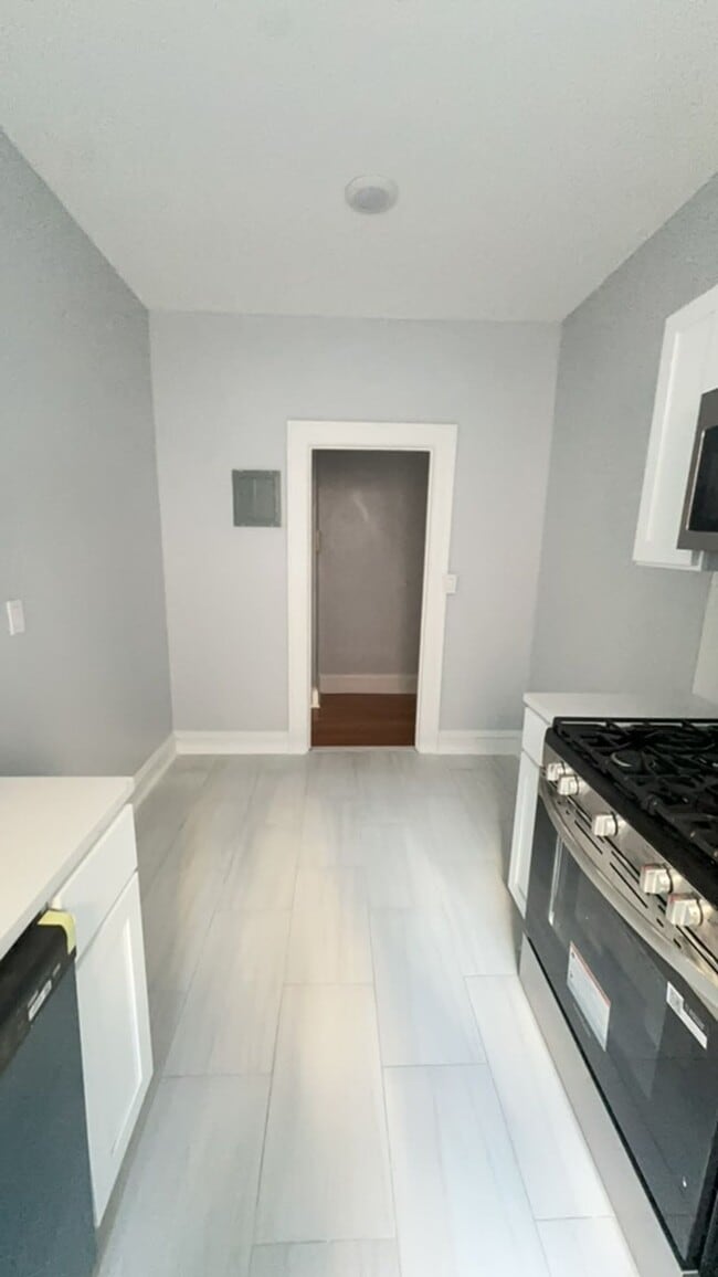 Building Photo - Hudson Crest