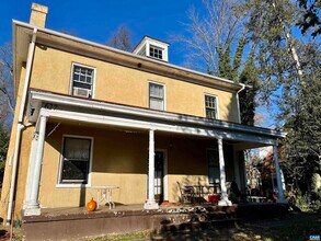 Building Photo - 627 Cabell Ave