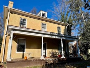 Building Photo - 627 Cabell Ave