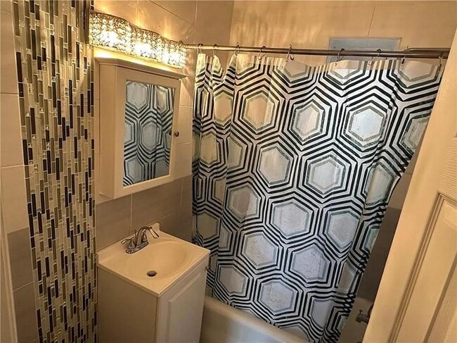 Foto del edificio - 130 Bay Ridge Pkwy